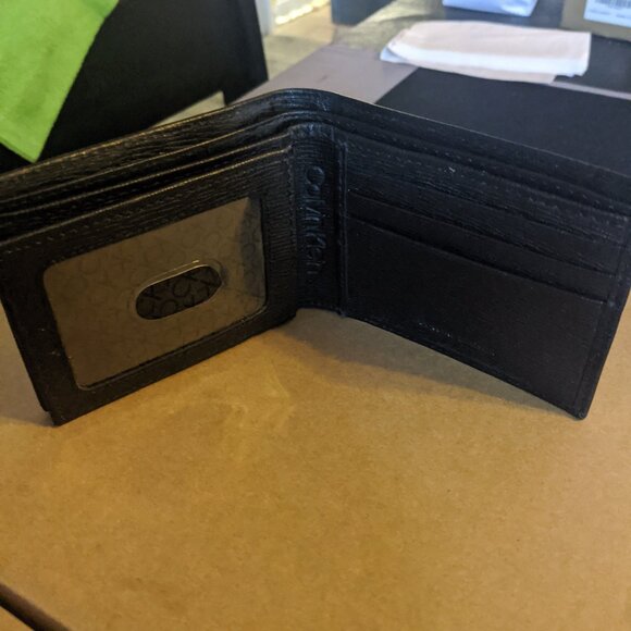 Calvin Klein Men Wallet - Picture 4 of 7